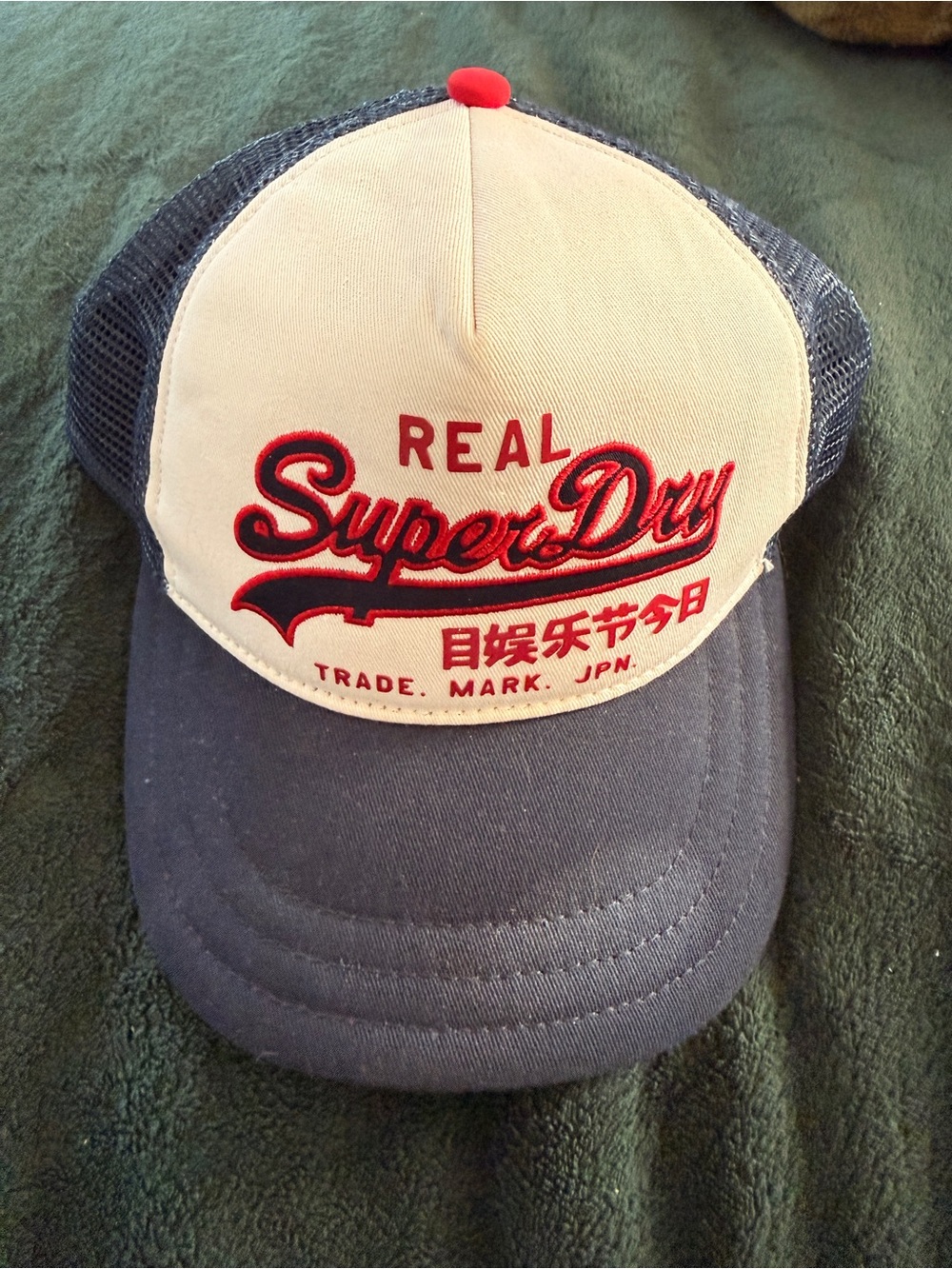 Headwear item not grooming